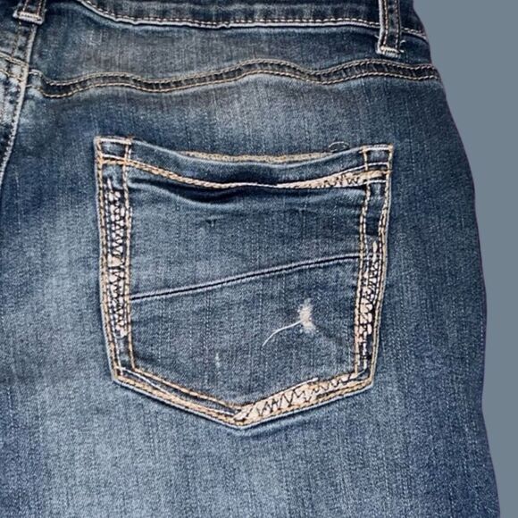 Maurices Mid Rise Distressed Denim Cuffed Shorts Size 6 #36 - Picture 5 of 6